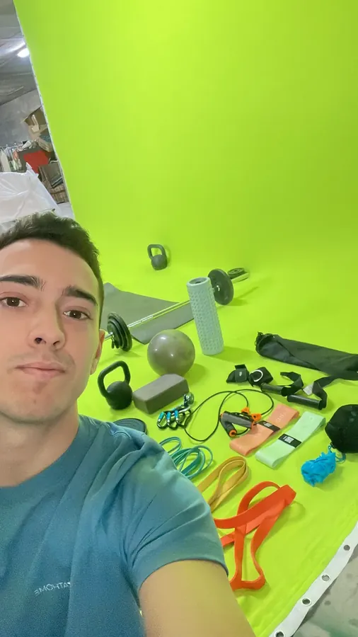 The bag and trolley of equipment carried up to every home session in Málaga